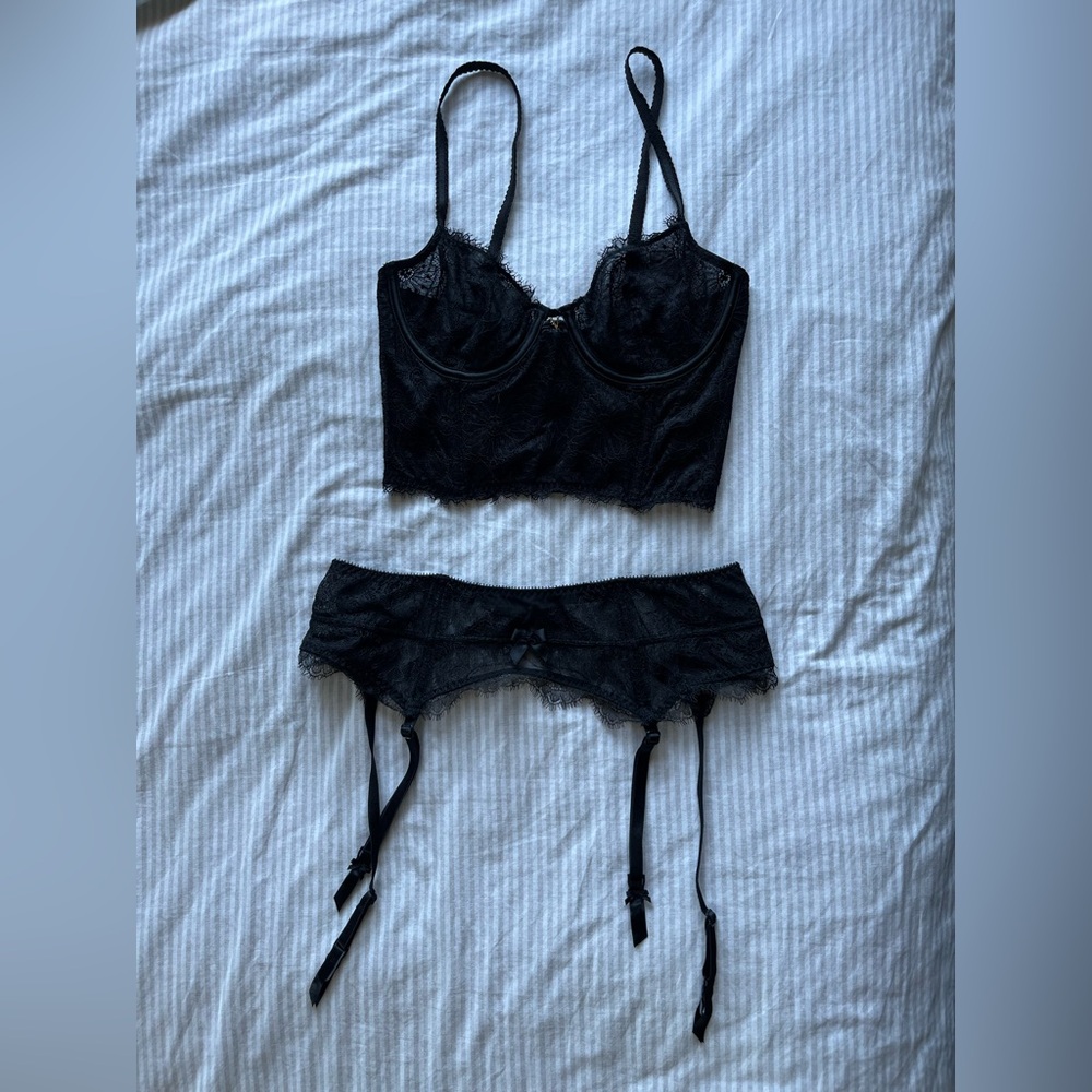 Victoria's secret floral lace bustier and garter belt set